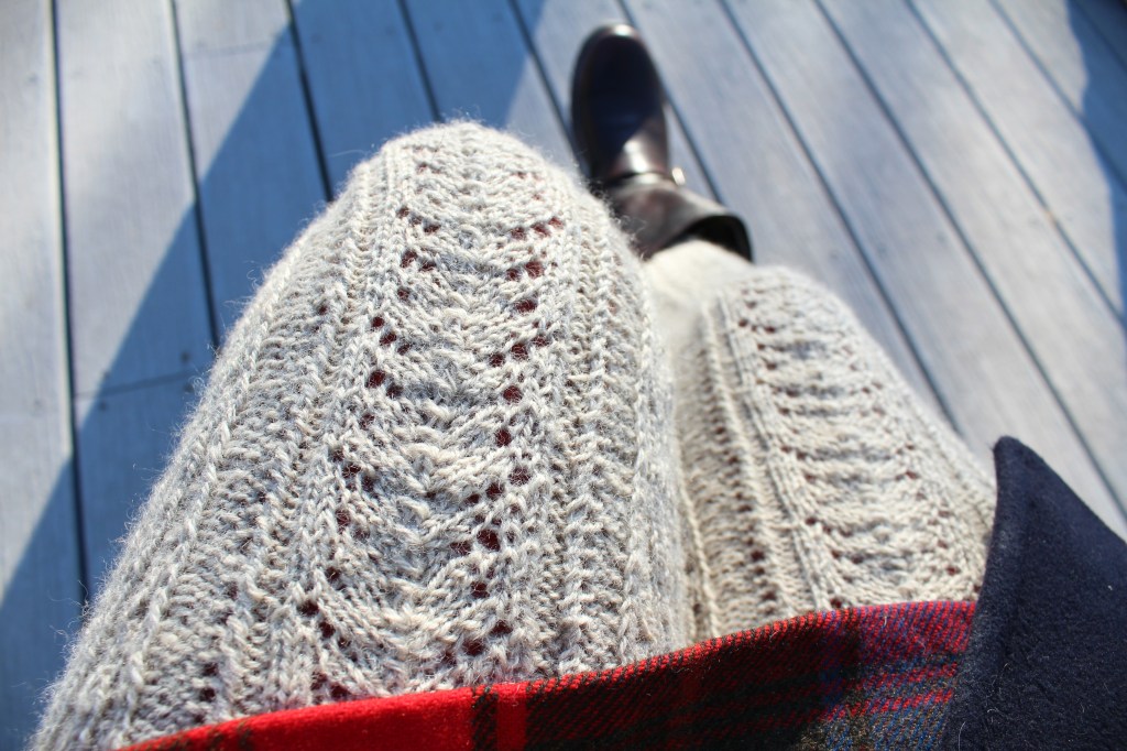 It occurred to me *after* I finished the foot that you could substitute any lace pattern with the right-size repeat into the center panel.